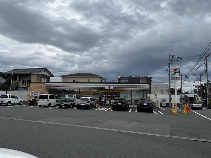 セブンイレブン西沢田店900m、徒歩11分