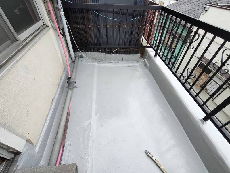 洗濯機置場はベランダにあります。