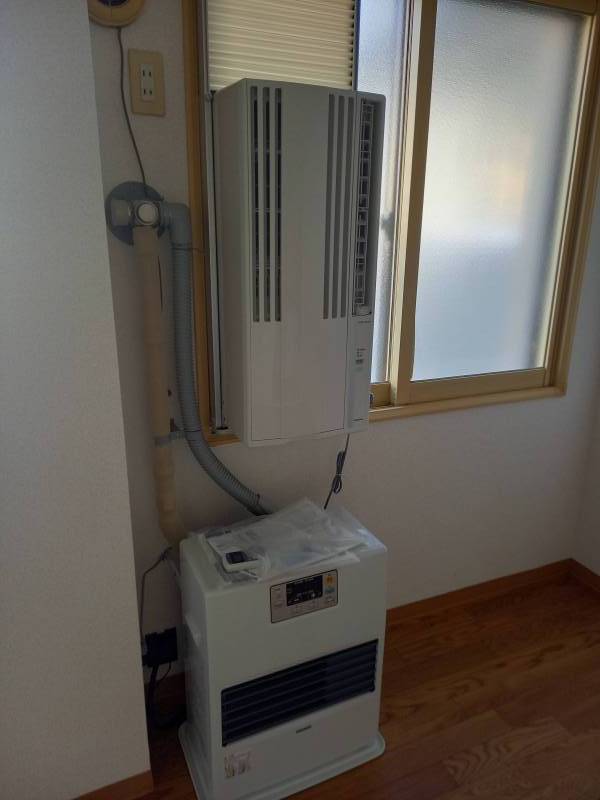 窓用エアコン付き