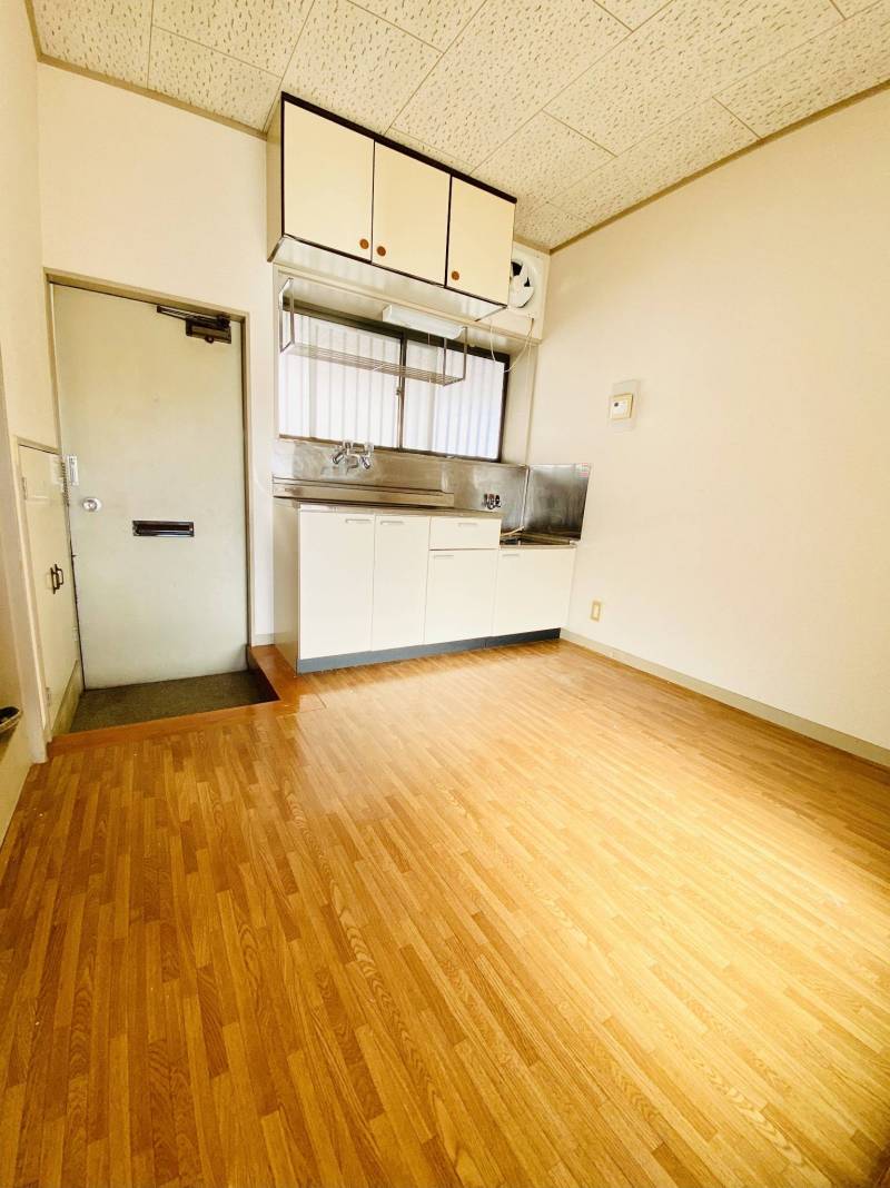 大根のお味噌汁の似合いそうな台所。