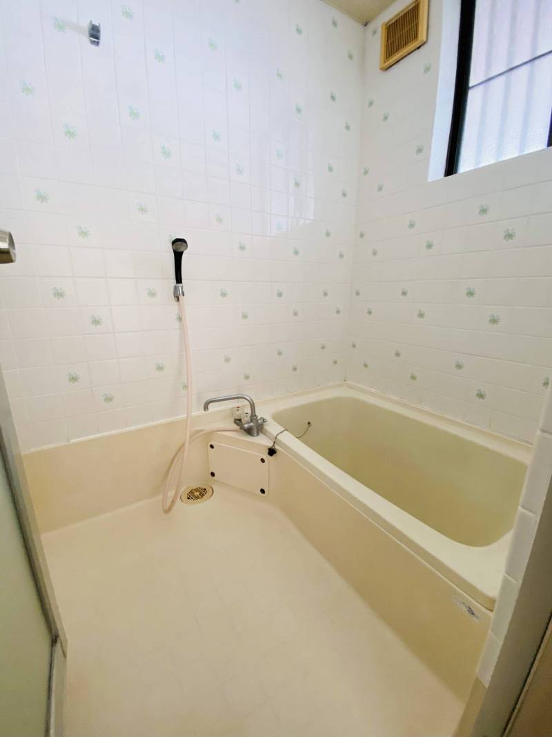 都市ガスとなっております。窓もあって明るいです。