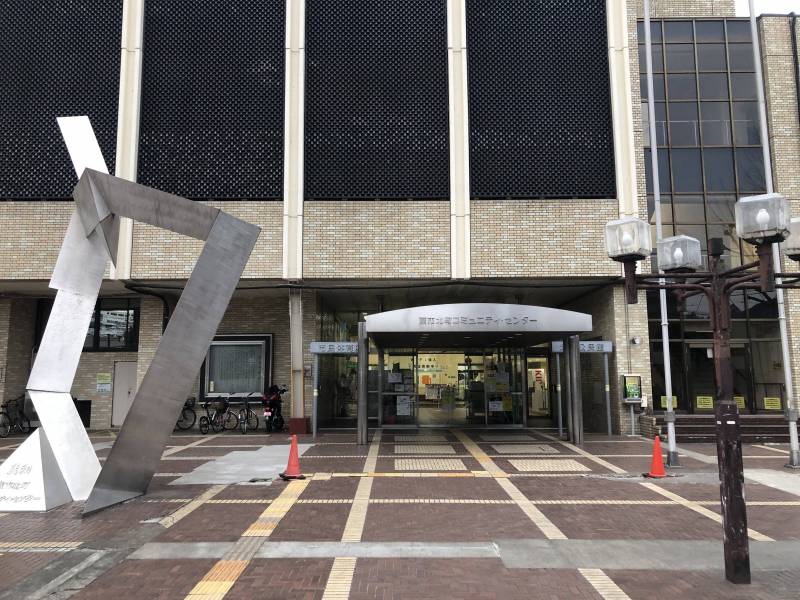 蕨市市民体育館トレーニングジム、卓球台、図書ライブラリー有り