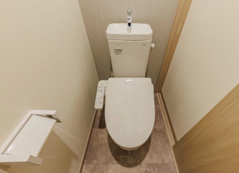トイレです。温水洗浄便座付きです。