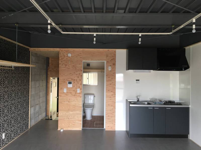 左手が玄関です。