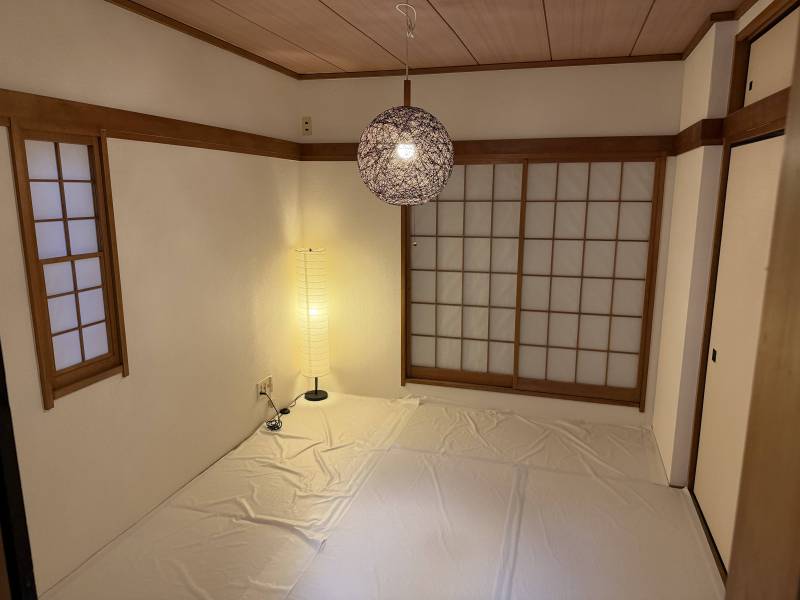2階の和室のたたみは新品にしました！2面採光＆通風！