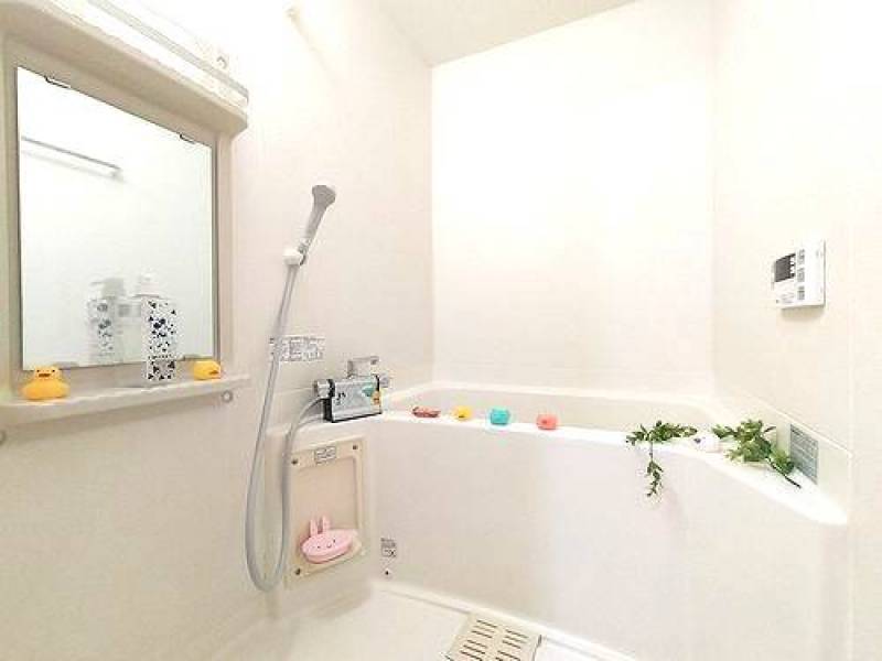 トイレに棚付き！