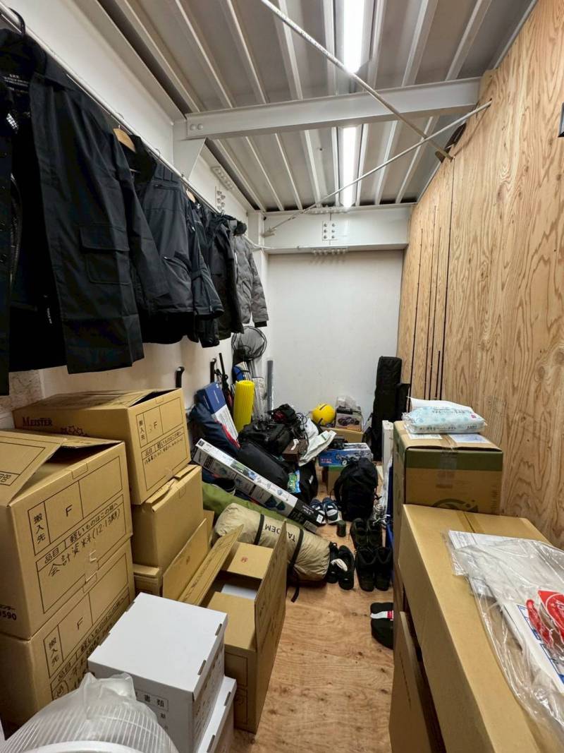 コルクタイルを貼りつめたリビング