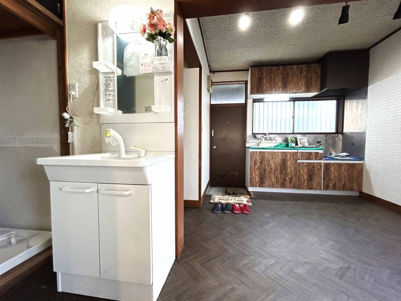 シャンプードレッサー付きの独立洗面化粧台です♪