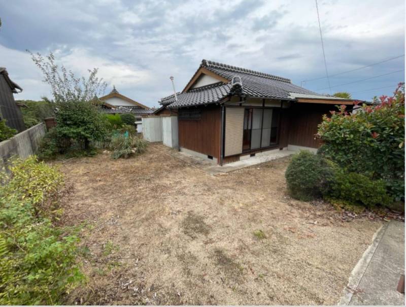 駐車場は広々✨敷地内で転回できます。BBQも可。