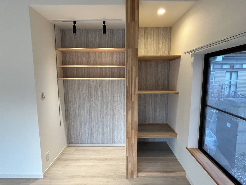 机を置いてワークスペースにも