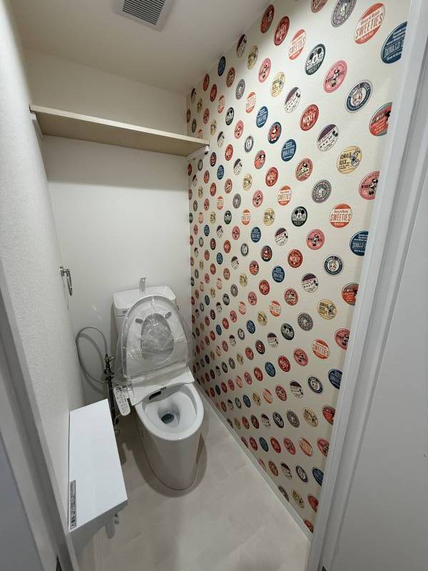 節水型トイレウォシュレット付き　ディズニー柄クロス