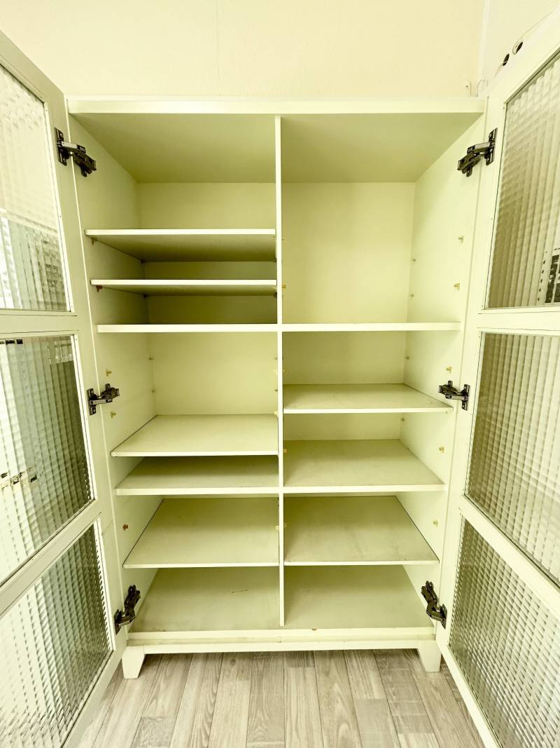 食器棚も備え付けです♪