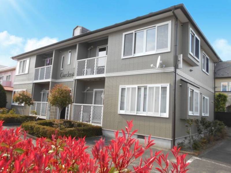 防犯ビデオカメラは、エントランスから訪問者を常時撮影