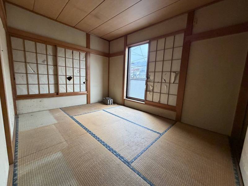 落ち着いた雰囲気の和室(壁床リフォーム予定)