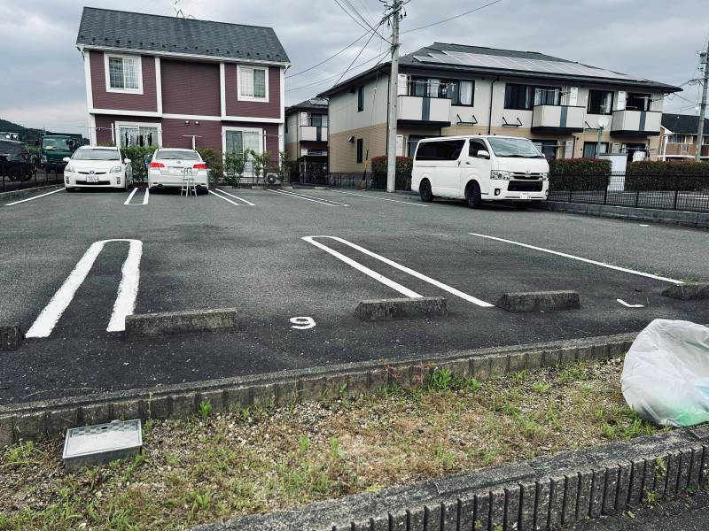 駐車場も広々、使っていただけます。