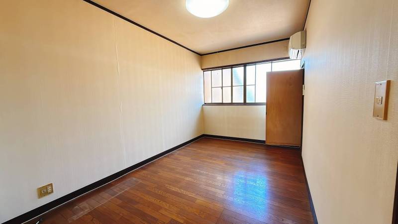 2階の洋室　エアコン付きできれいです