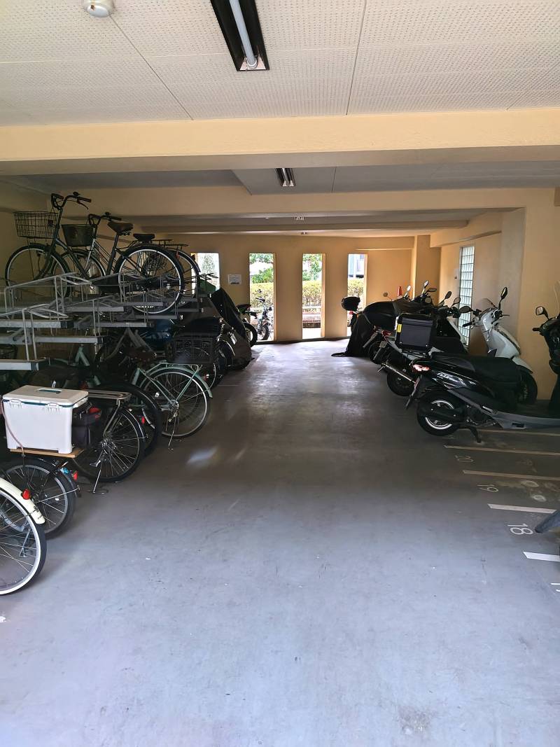 これで1000は破格！広くて屋根付きで安心できる保管場所