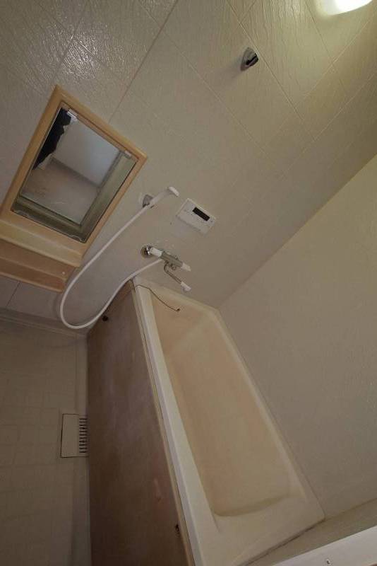 新品のシャワー付き水栓のお風呂です