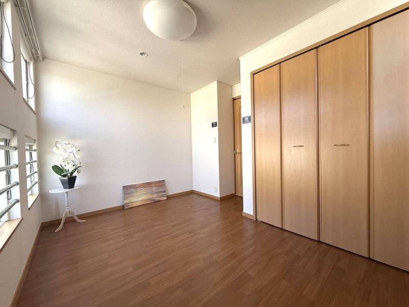 独立したお部屋で寝室にも最適、落ち着いて過ごせる空間です！