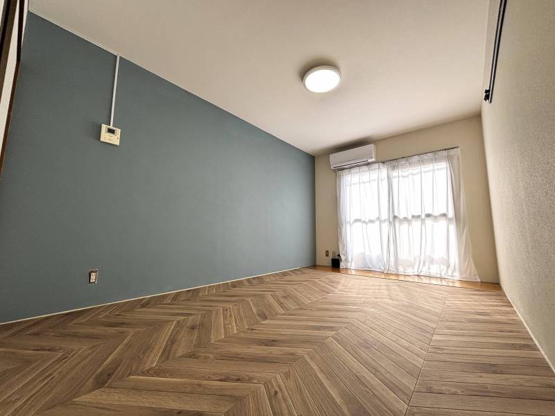 照明、レースカーテン・エアコンは据え付けの機器備品になります