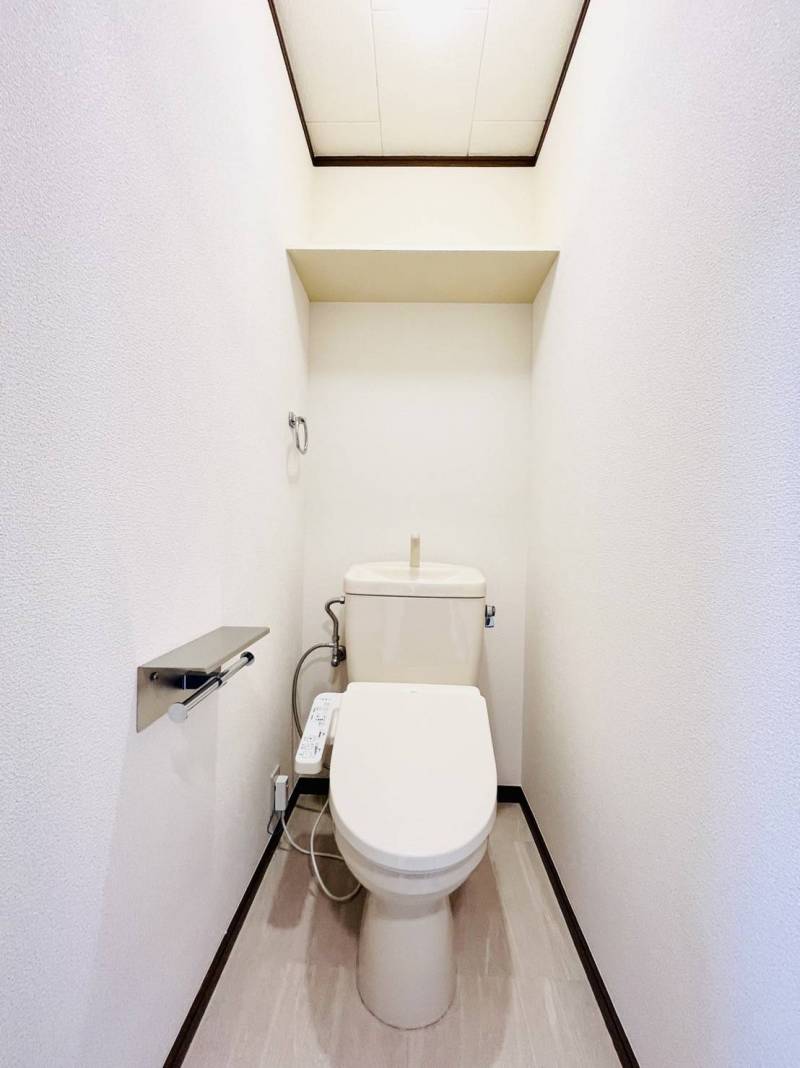 もちろんウォシュレット付♪ペーパーホルダーもおしゃれ♪