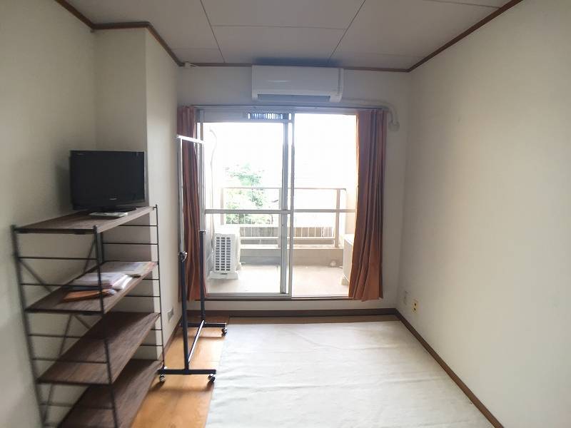 1号和室には小部屋付き！プチベランダも有ります♪