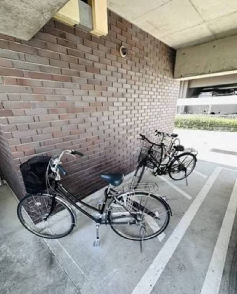 屋根付き自転車置き場（無料）