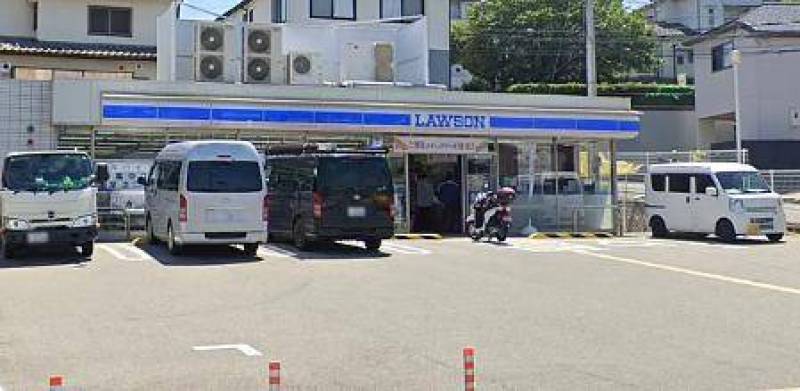 最寄りのコンビニ（ローソン）まで、わずか180mの距離。