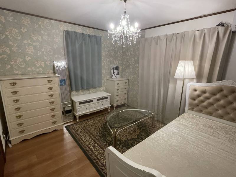 部屋に置いてある家具・家電・小物は全て付属します。