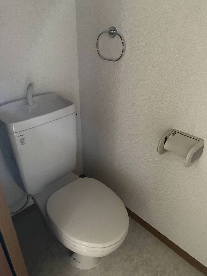 浴室と別にあるトイレです。
