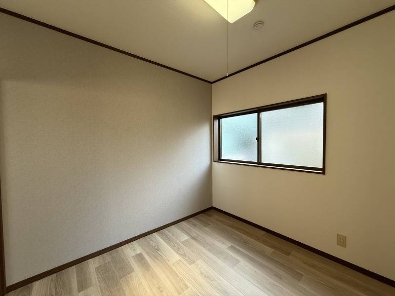 リフォーム済みの洋室2