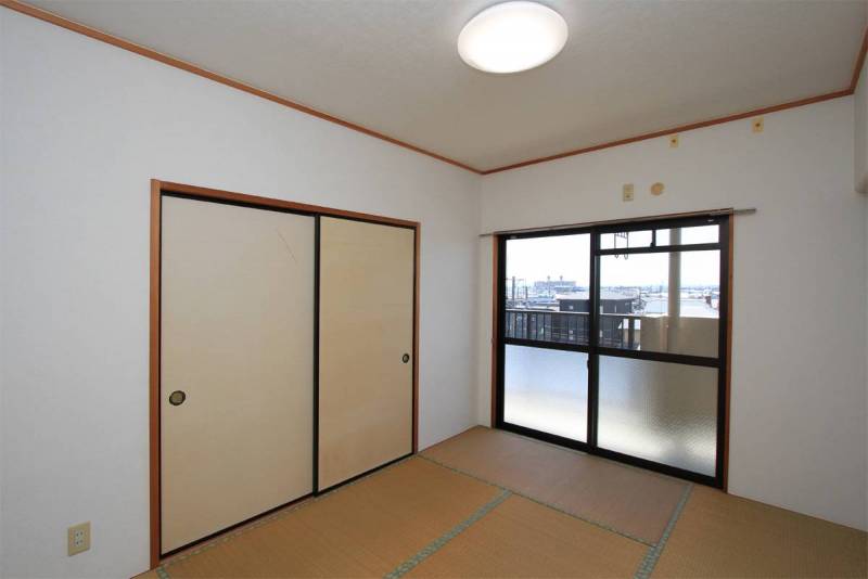 和室　反対側から
LED照明器具付