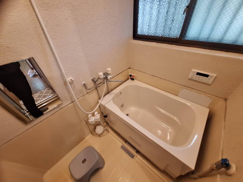 給湯器、バスタブ新品で快適なバスタイムのお部屋です。