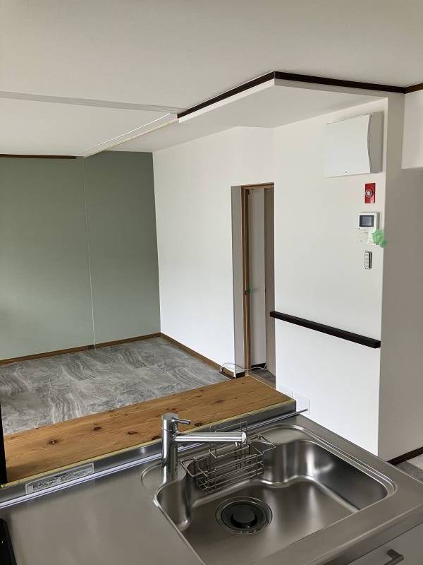 キッチンからリビング