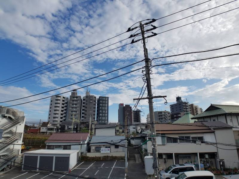窓からの景色は開けてます