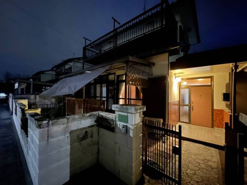 夜も明るい玄関がお出迎え✨モニタ付インタフォンも設置