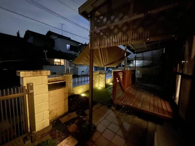 お庭では夜の雰囲気も是非お楽しみください♪