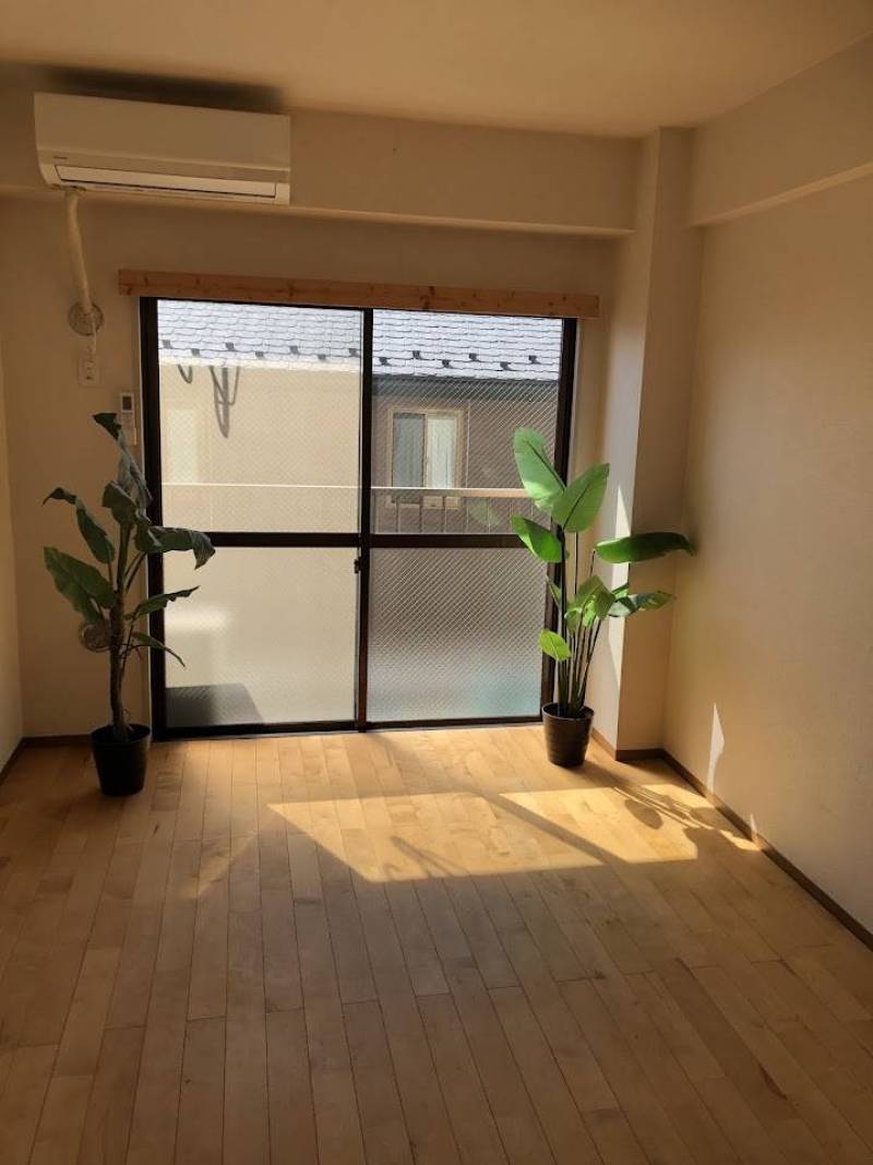 7畳の部屋。冬場は日差しが暖か