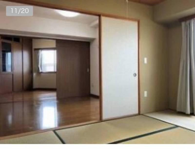 中央の畳部屋。一軒半の押入れがあり収納も良し