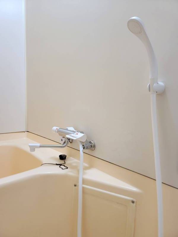 蛇口やシャワーも新品にリフォーム済み！