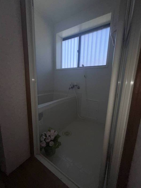 浴室とトイレは別です。