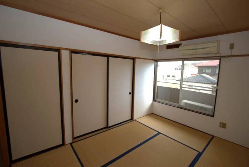 和室６帖　左に物入付き！