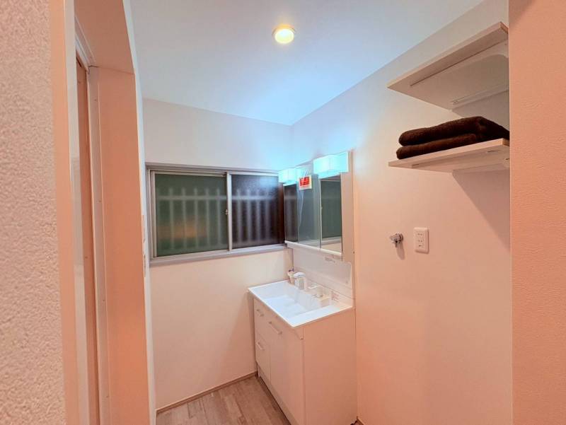 タオル棚付きでとても便利！