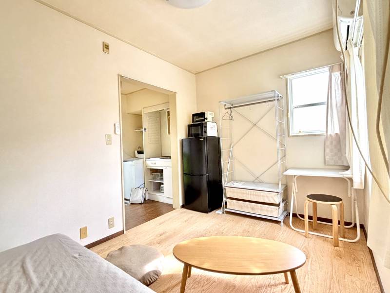 クローゼット、テーブル、ベッド、冷蔵庫、レンジ