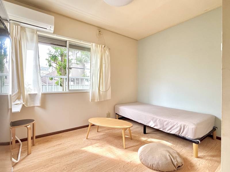 ２面採光の明るい部屋です。