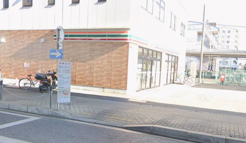 駅前のコンビニまで徒歩2分