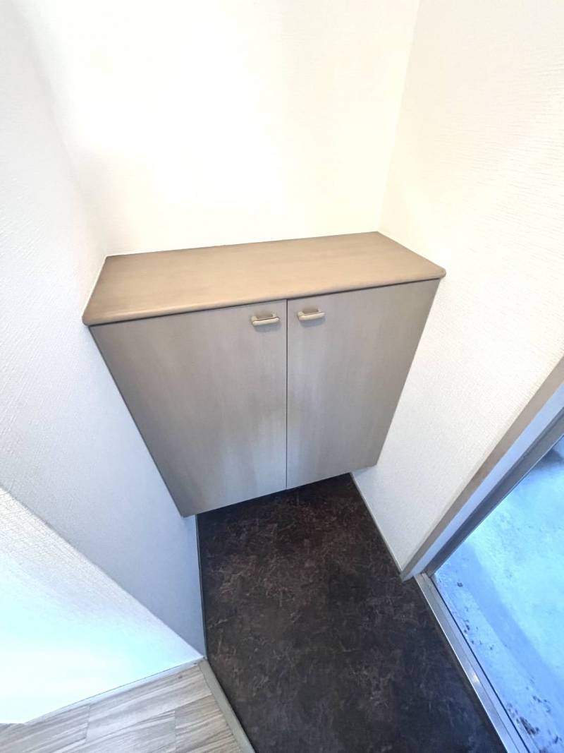 玄関もゆとりがあり靴箱もあります