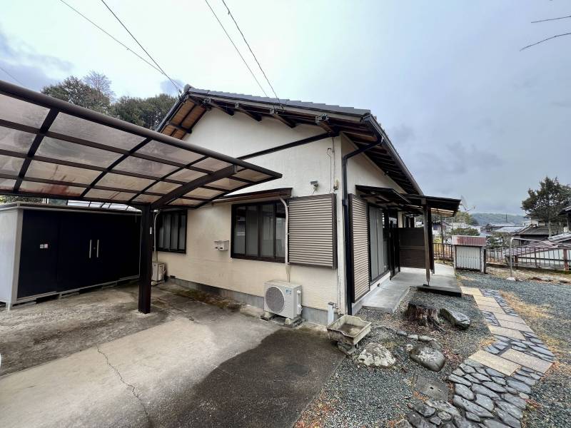 人気の平屋で大型物置付きですよー