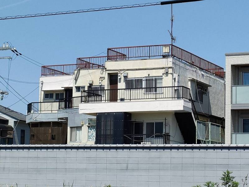 物件裏面（車道沿い）