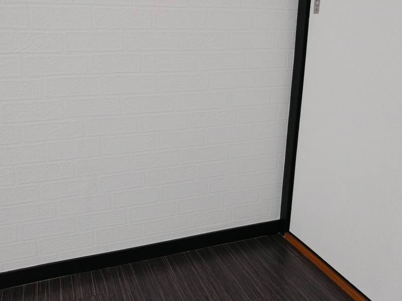 白のレンガ調クロス